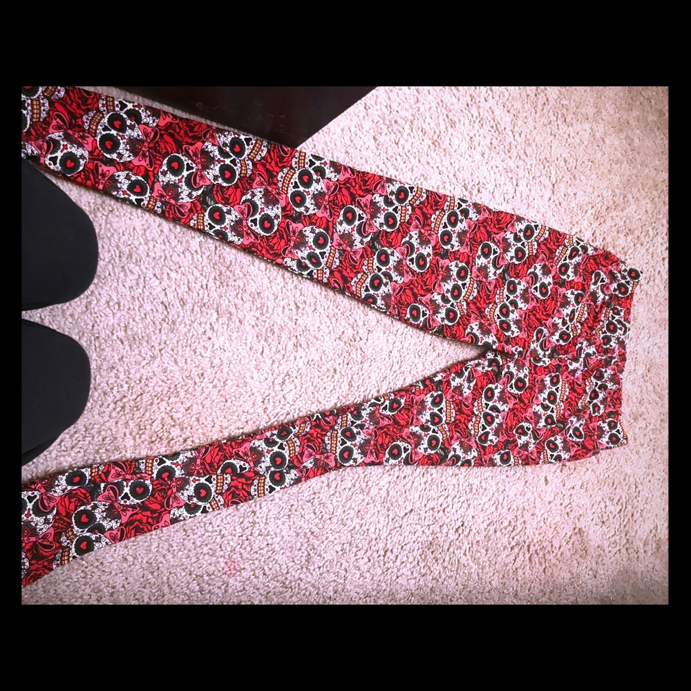 Skull leggings small super comfy